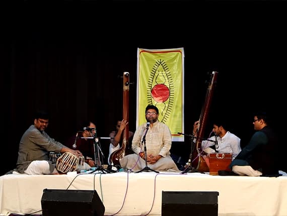 Spic Macay